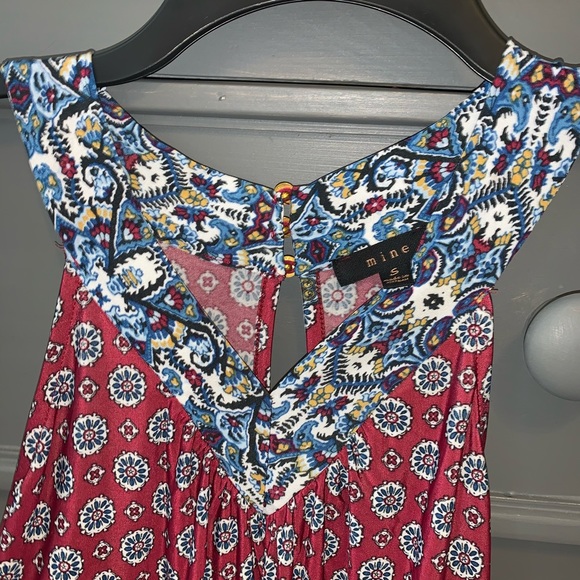 V-Neck Tank Top - Picture 3 of 6